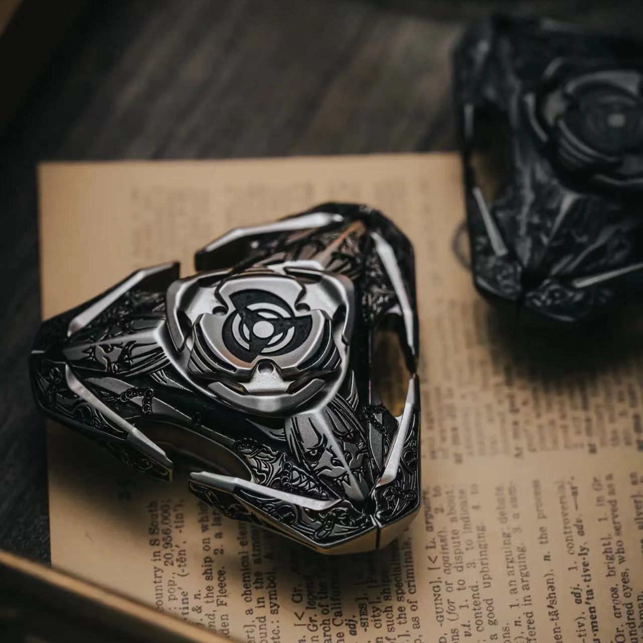 EDCELL Strange blade skeleton carving EDC Toy