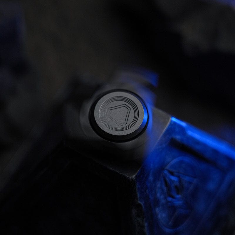 PANGOLIN Pyramid Spinner Stand EDC Toy